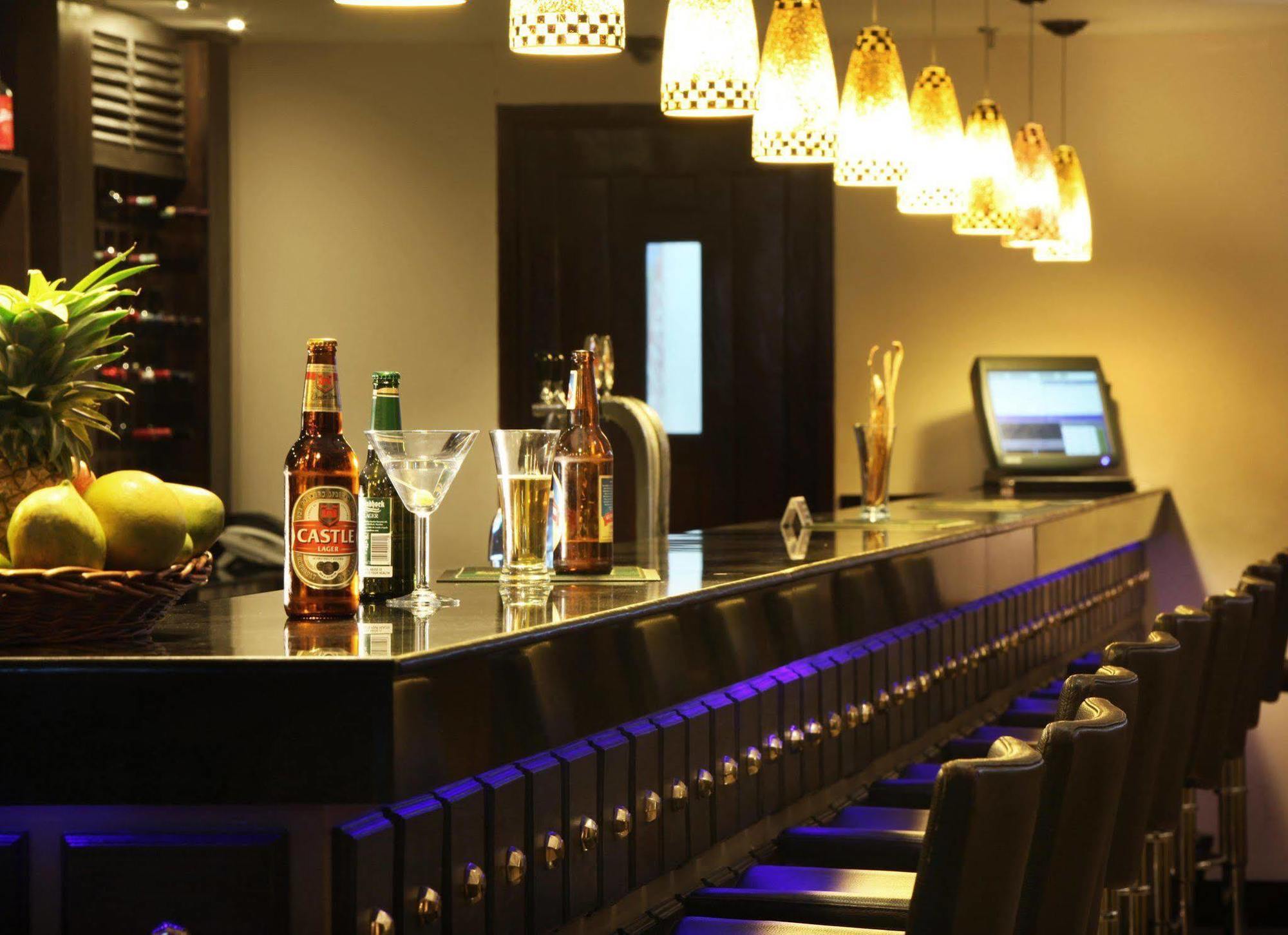Delta Hotels By Marriott Dar Es Salaam Restaurant photo