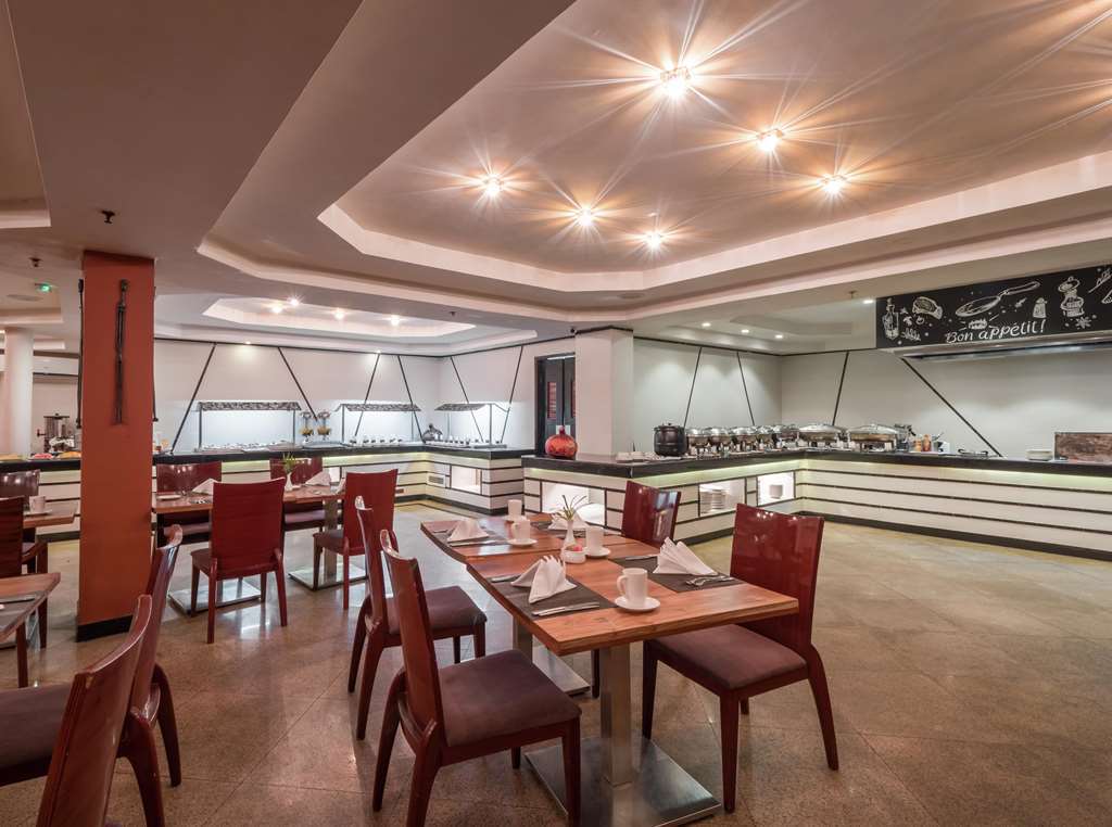 Delta Hotels By Marriott Dar Es Salaam Restaurant photo